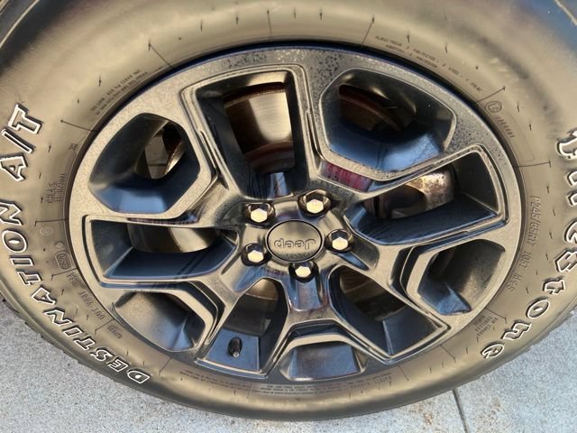 Used 2021 Jeep Cherokee Trailhawk w/ Sun, Sound & Nav Group AWD/4WD image 8