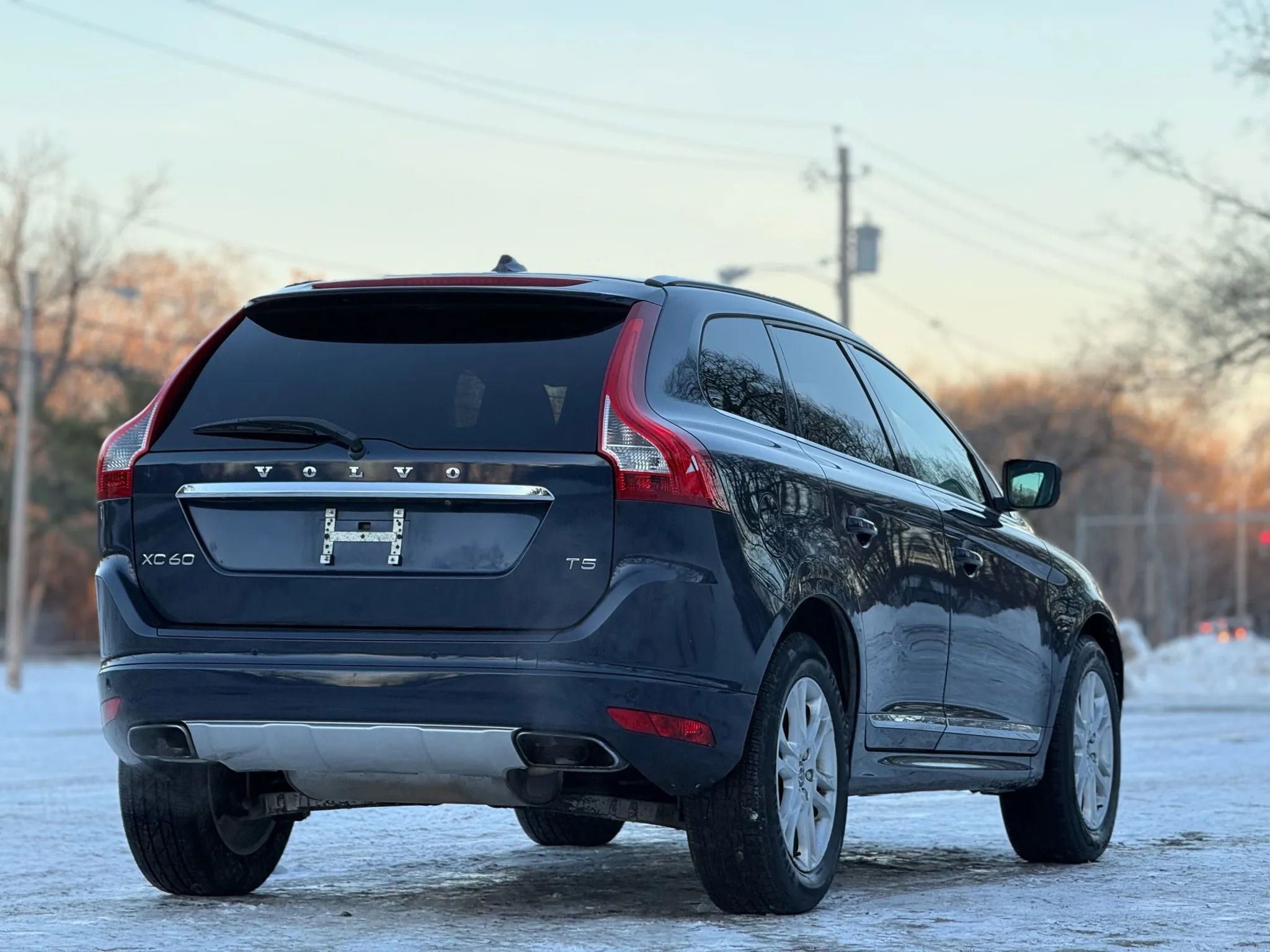Used 2015 Volvo XC60 T5 Platinum FWD image 4
