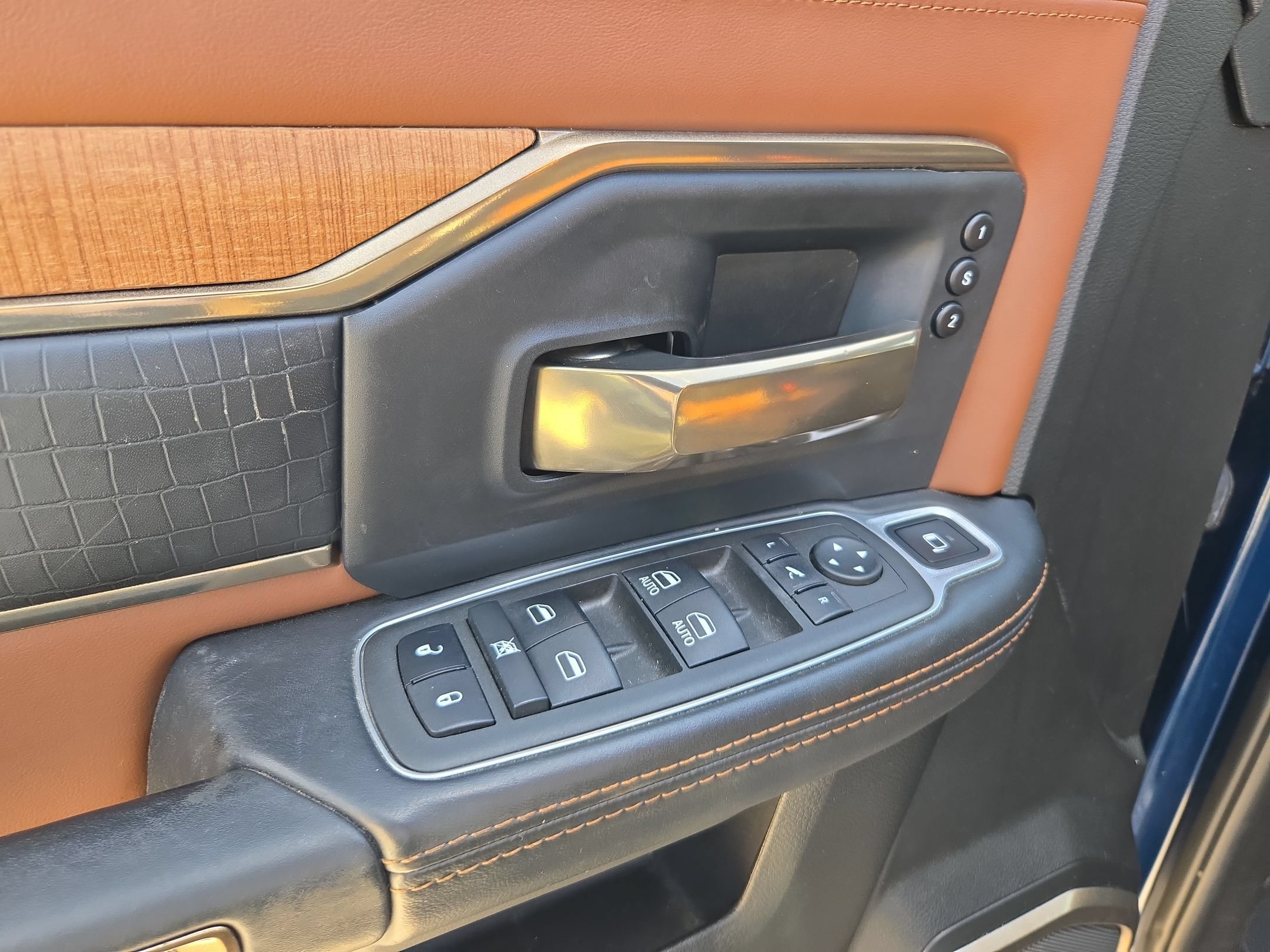 Used 2022 RAM 2500 Limited AWD/4WD image 12