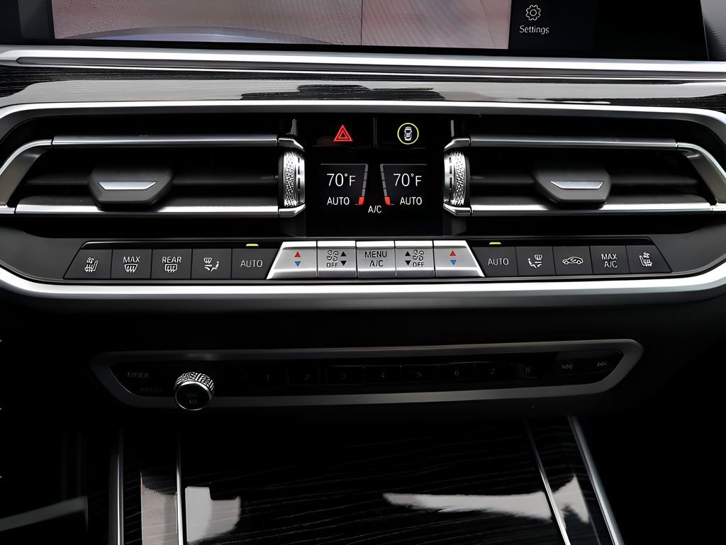 Used 2022 BMW X7 M50i w/ Dynamic Handling Package AWD/4WD image 27