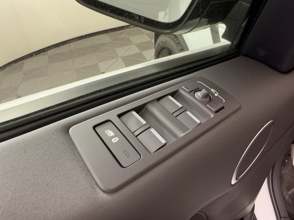 New 2026 Land Rover Discovery S AWD/4WD image 15