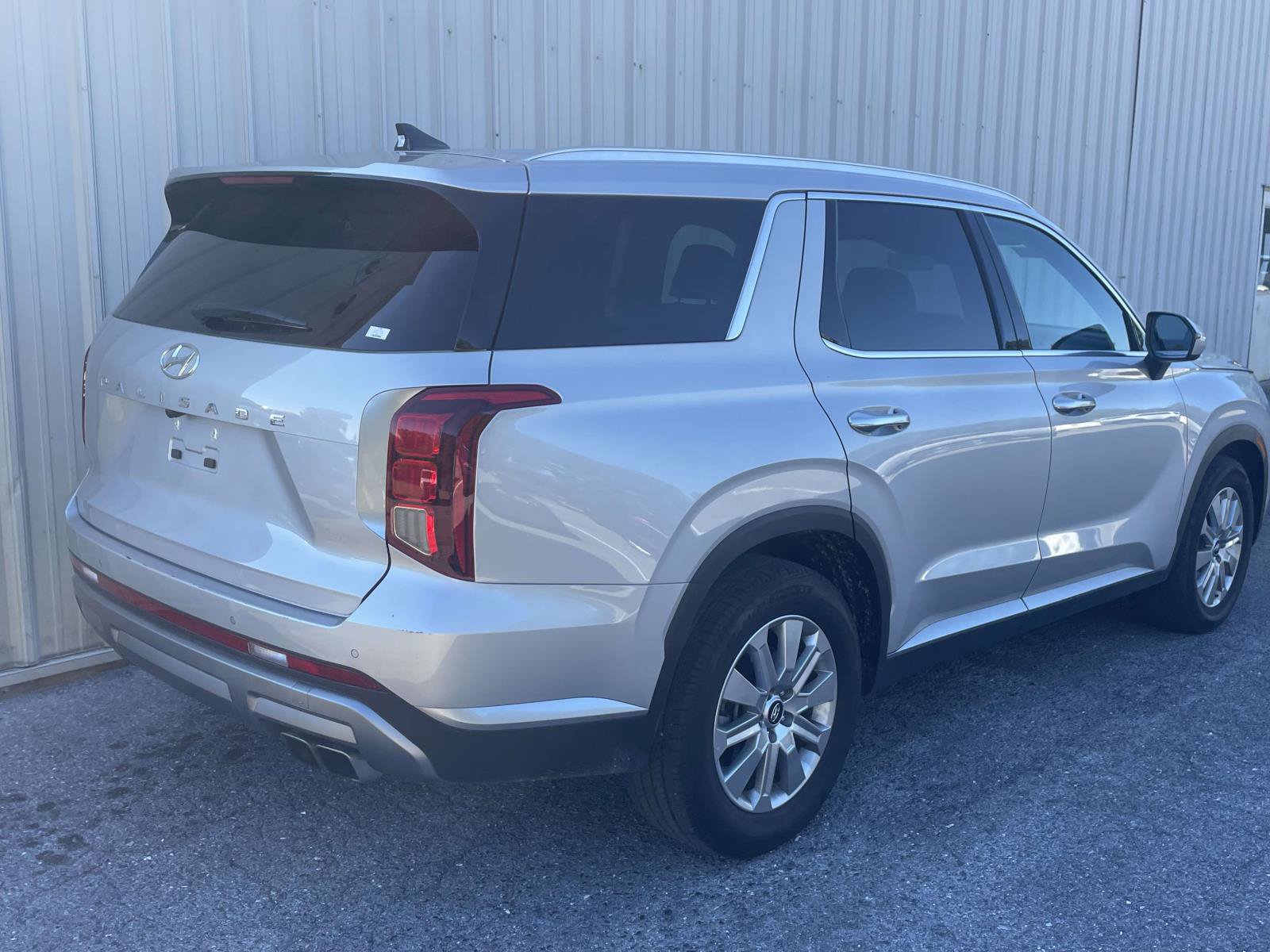 Used 2025 Hyundai Palisade SEL FWD image 2