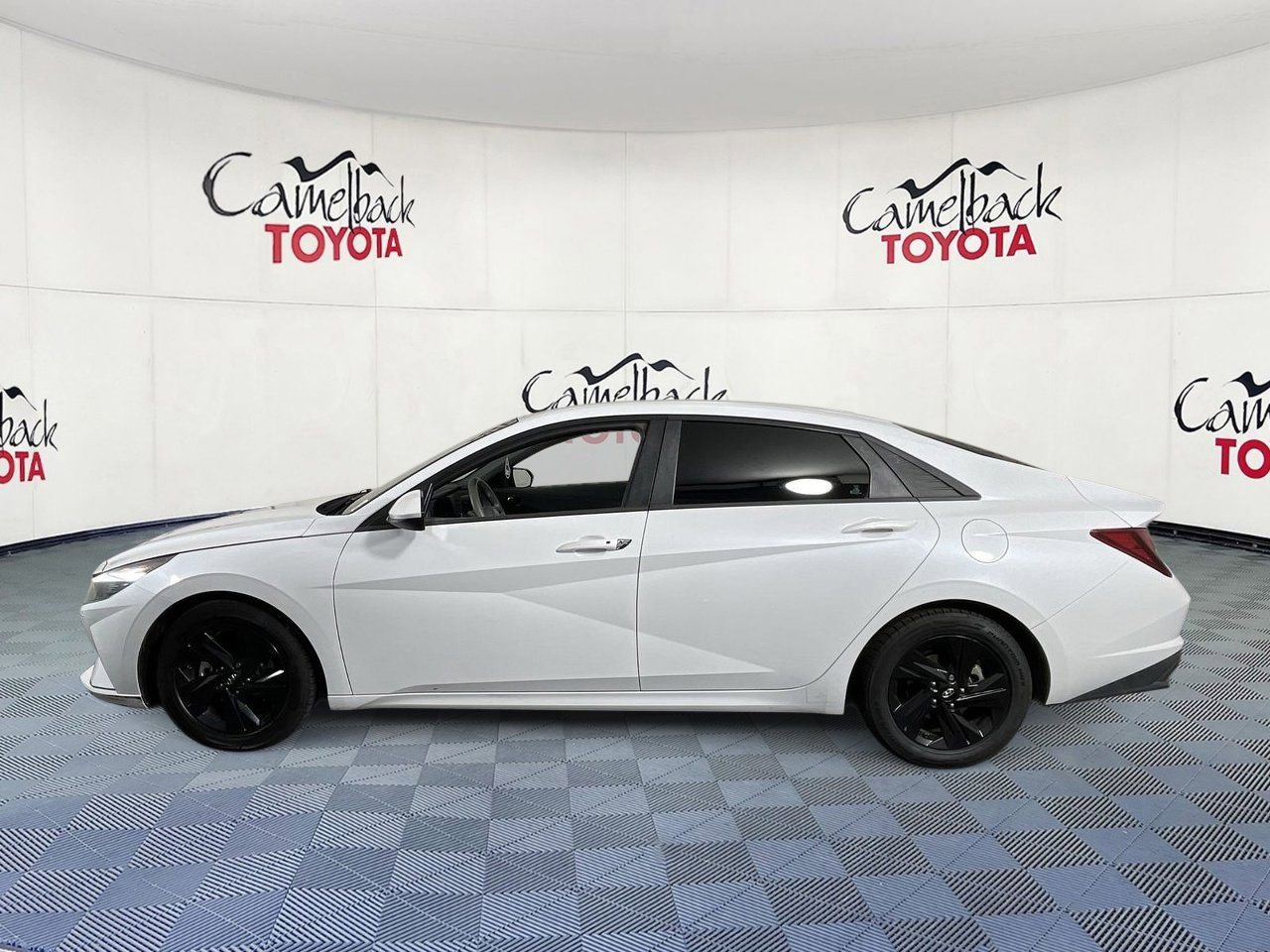 Used 2022 Hyundai Elantra SEL w/ Cargo Package FWD image 4