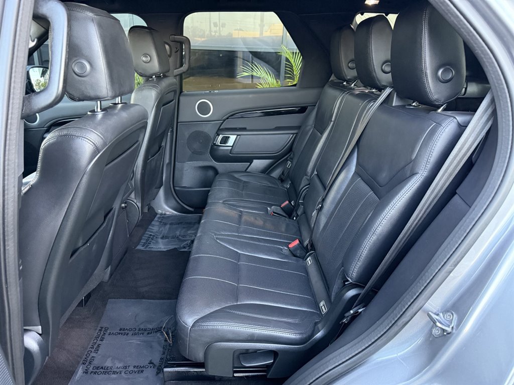 Used 2020 Land Rover Discovery SE AWD/4WD image 14