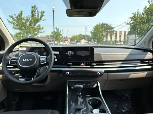 New 2026 Kia Carnival FWD image 3