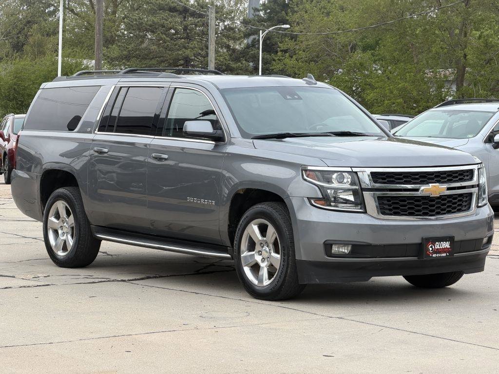 Used 2018 Chevrolet Suburban LT w/ Luxury Package AWD/4WD image 2
