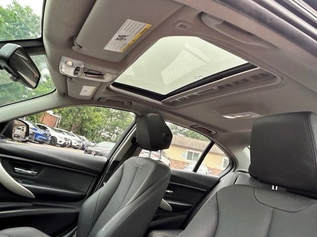 Used 2018 BMW 320i xDrive Sedan AWD/4WD image 13