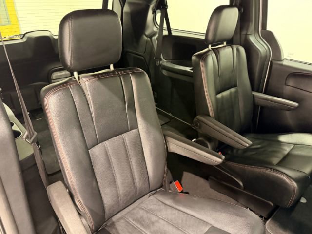 Used 2016 Dodge Grand Caravan R/T image 24
