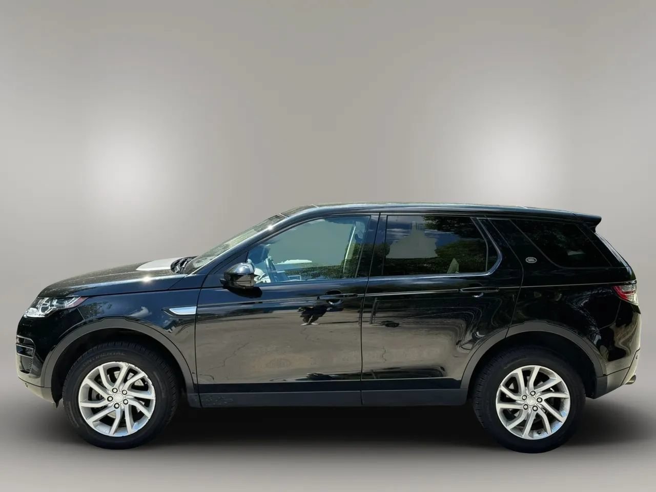 Used 2017 Land Rover Discovery Sport HSE AWD/4WD image 4