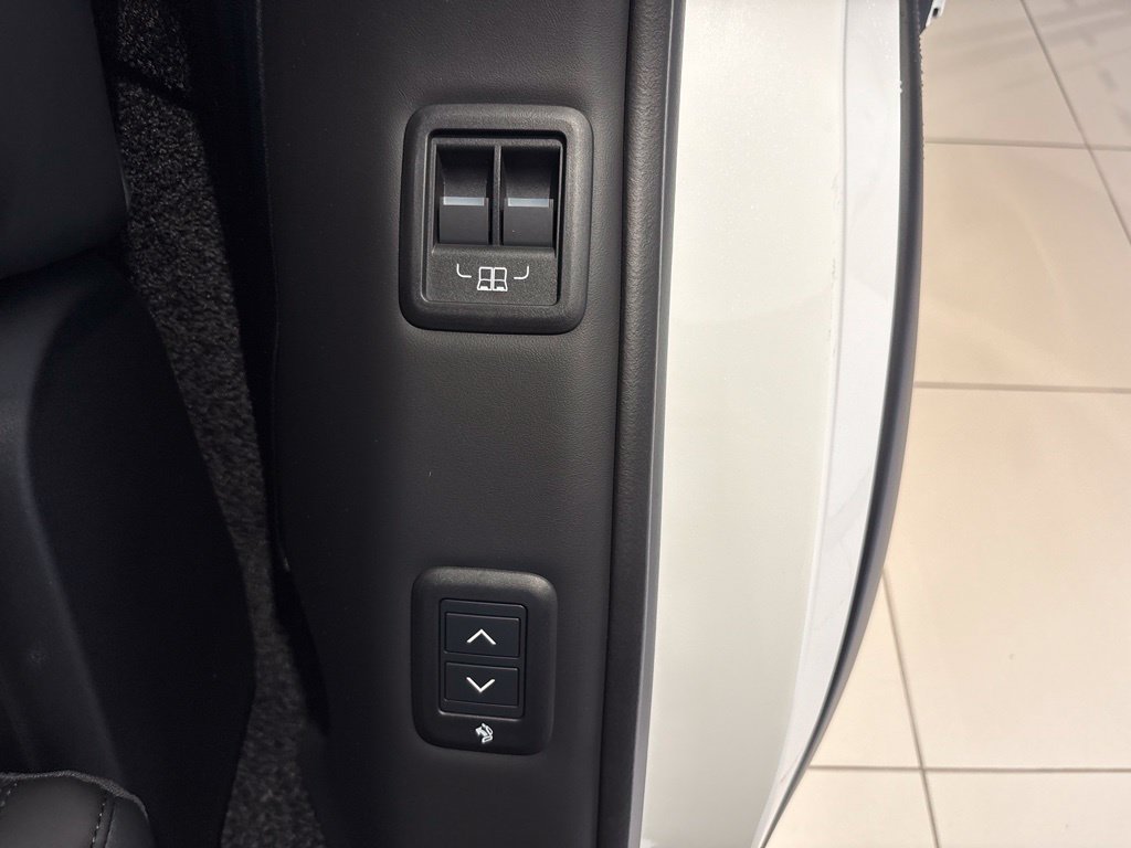 New 2026 Land Rover Range Rover Long Wheelbase SE AWD/4WD image 14