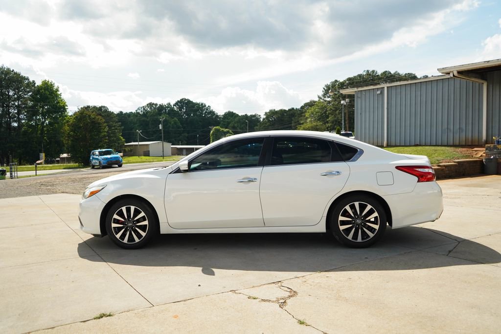 Used 2017 Nissan Altima 2.5 SL w/ Moonroof Package FWD image 24