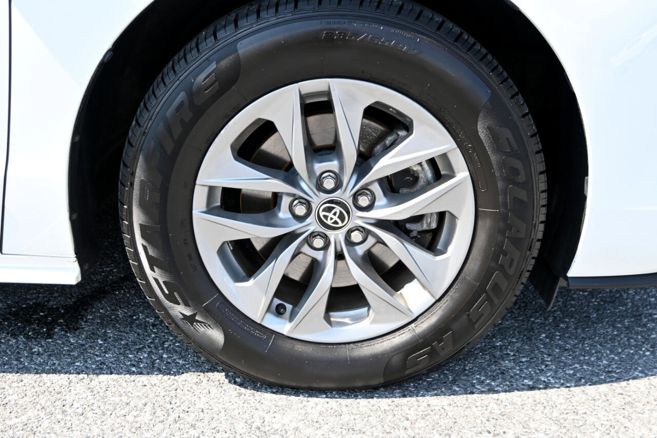 Used 2021 Toyota Sienna LE image 14