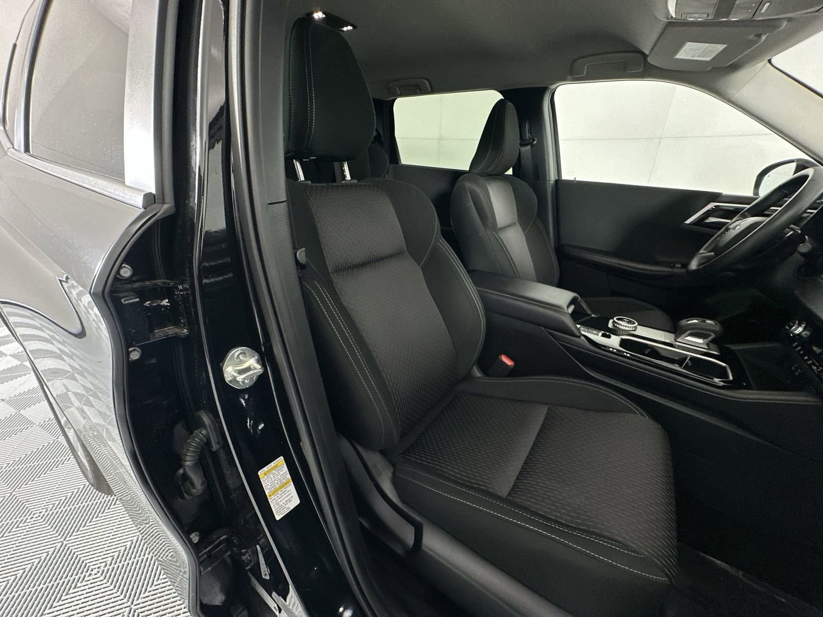 Used 2025 Mitsubishi Outlander ES image 26