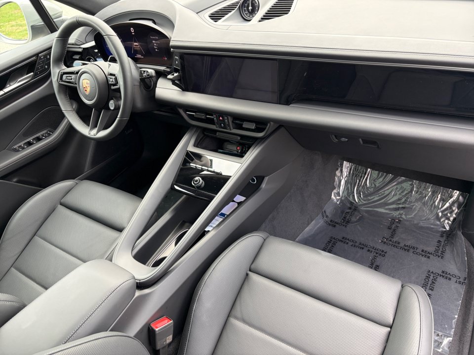 New 2026 Porsche Macan Electric RWD image 18