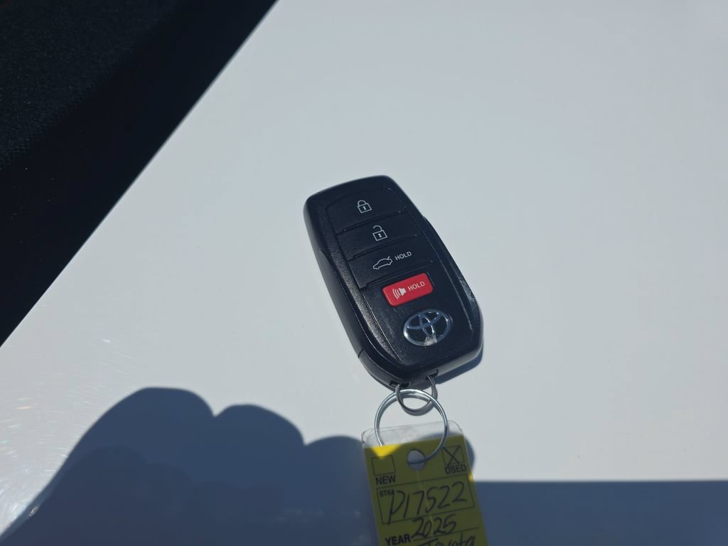 Used 2025 Toyota Camry SE FWD image 27