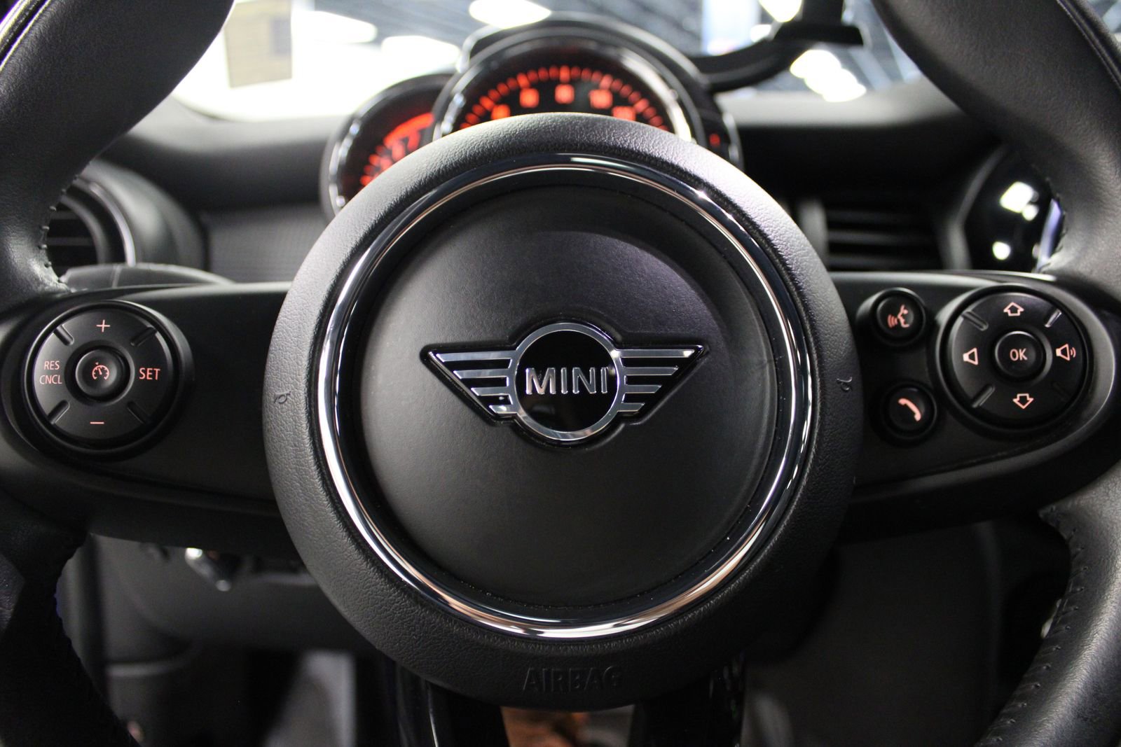 Used 2019 MINI Cooper 4-Door Hardtop image 21