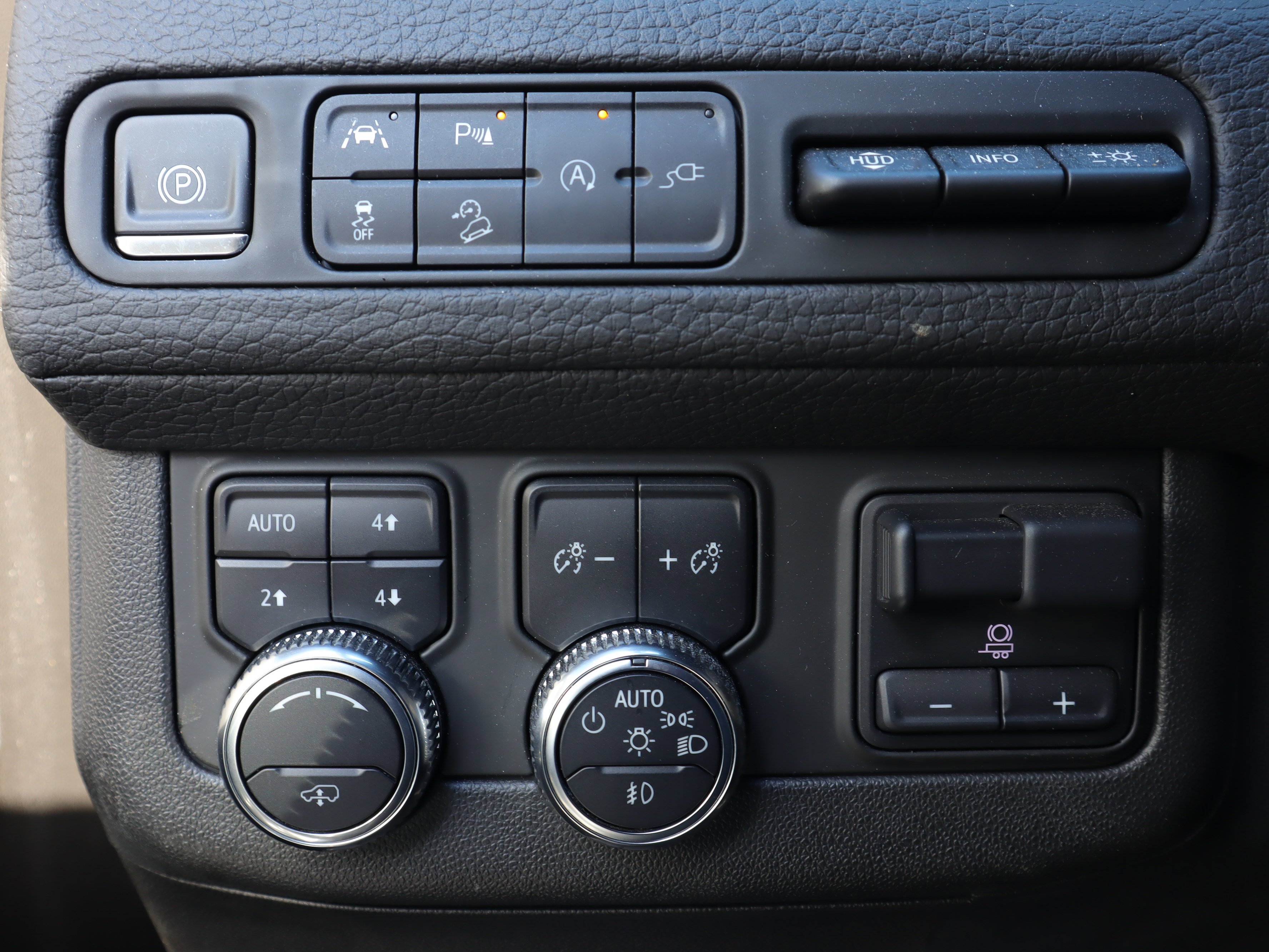 Used 2021 GMC Yukon Denali w/ Denali Ultimate Package image 23