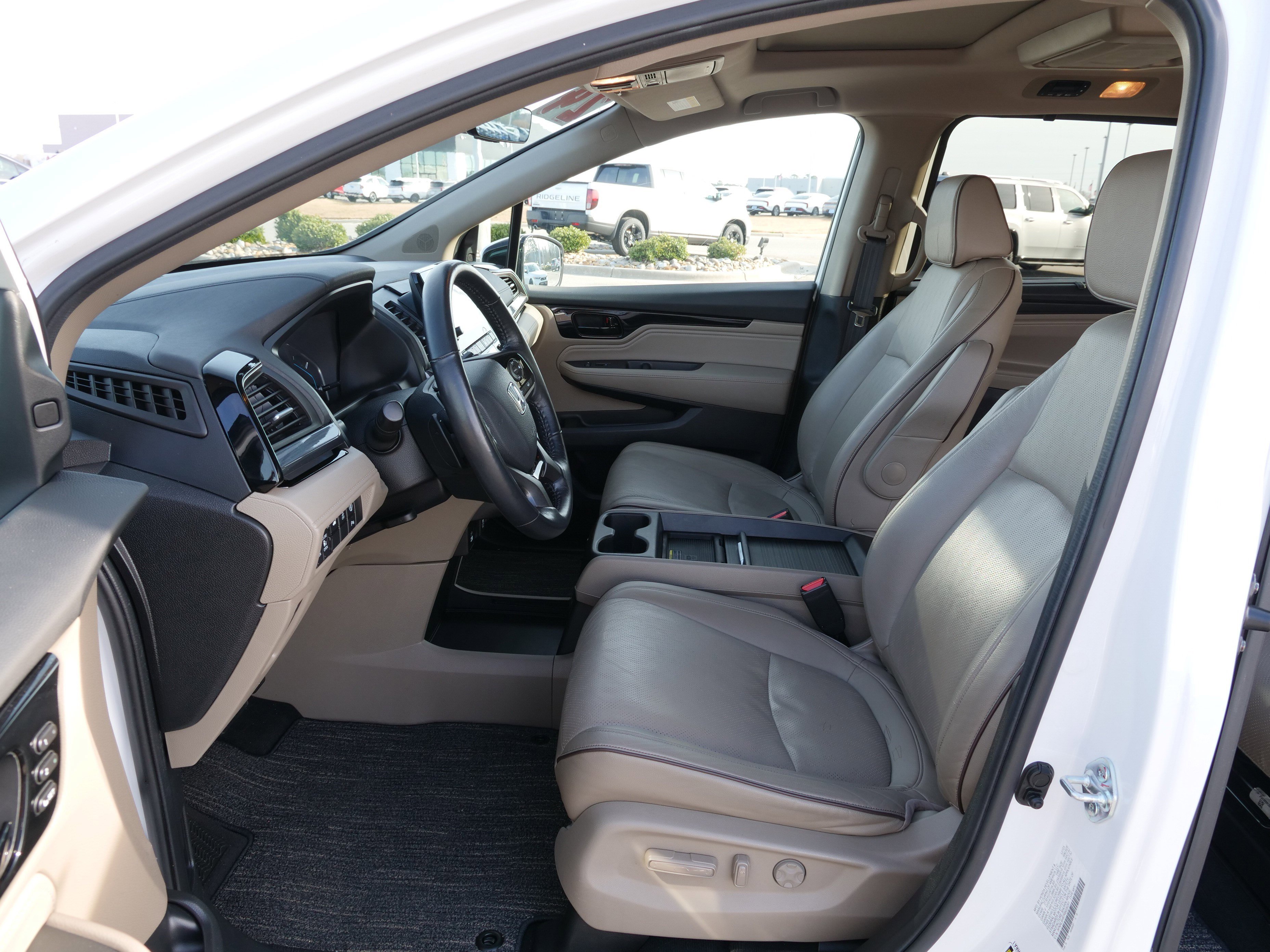 Used 2024 Honda Odyssey Elite image 16