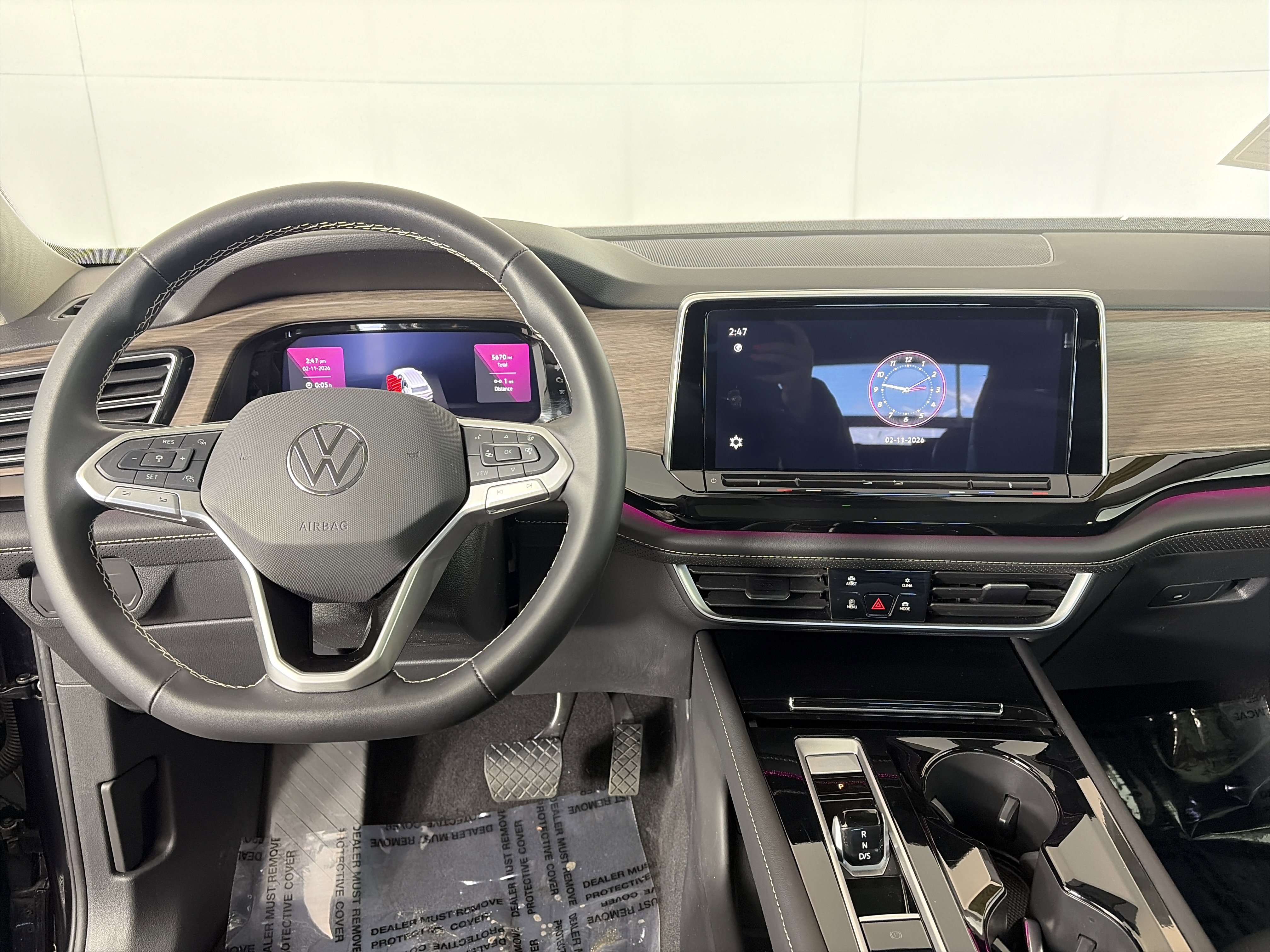 Used 2025 Volkswagen Atlas SEL image 3