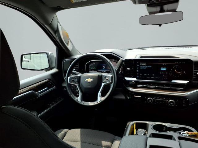 Used 2025 Chevrolet Silverado 1500 LT AWD/4WD image 9
