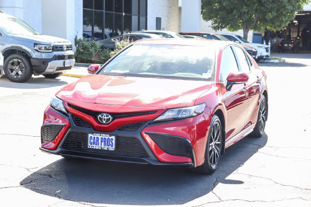 Used 2024 Toyota Camry SE w/ Convenience Package FWD image 4
