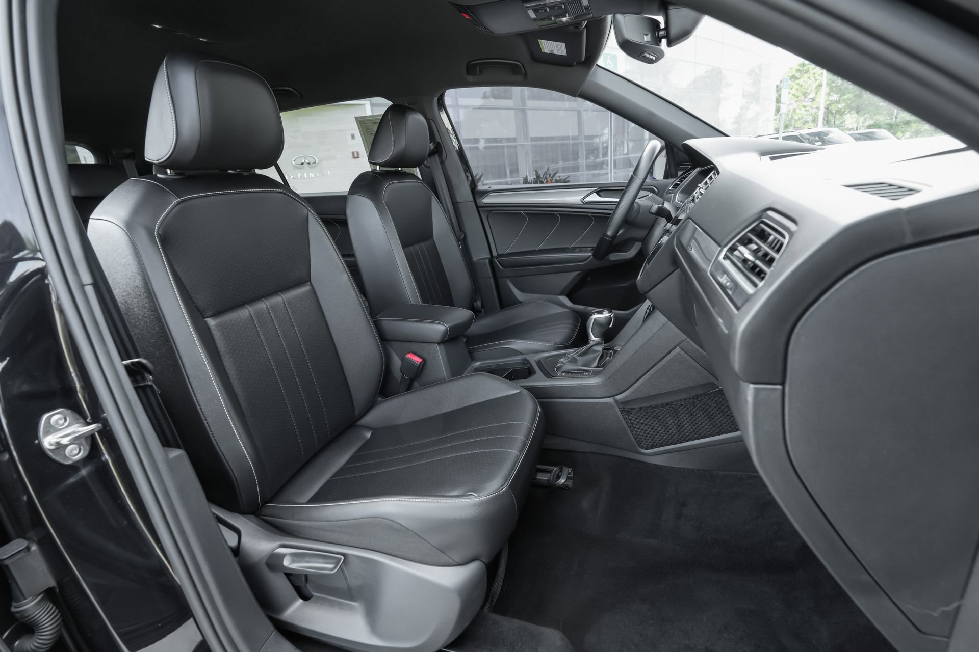 Used 2022 Volkswagen Tiguan SE R-Line image 38