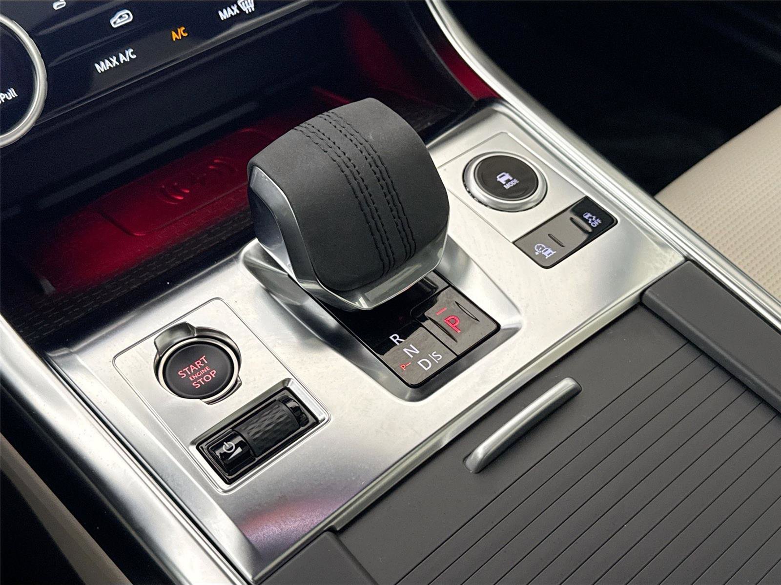 Used 2024 Jaguar XF R-Dynamic SE image 27