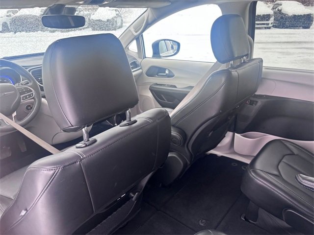 Used 2023 Chrysler Pacifica Touring-L image 23