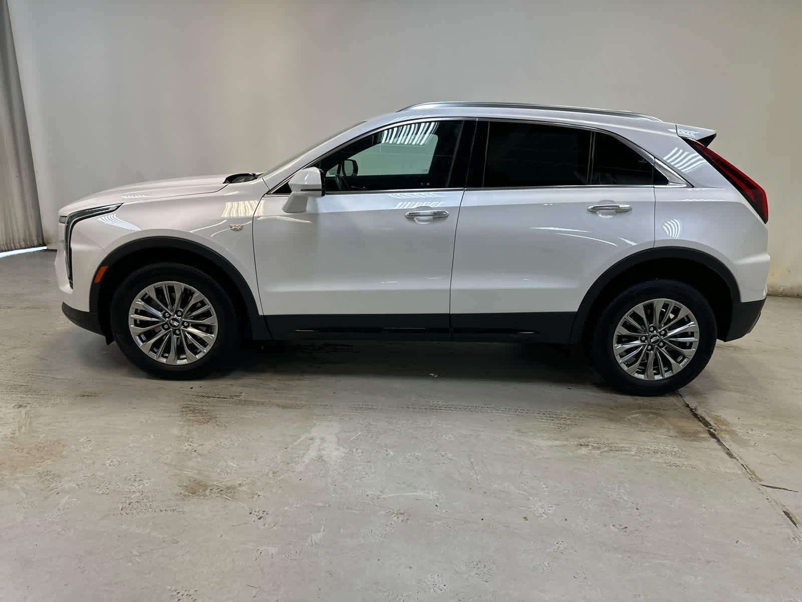Used 2024 Cadillac XT4 Premium Luxury image 9