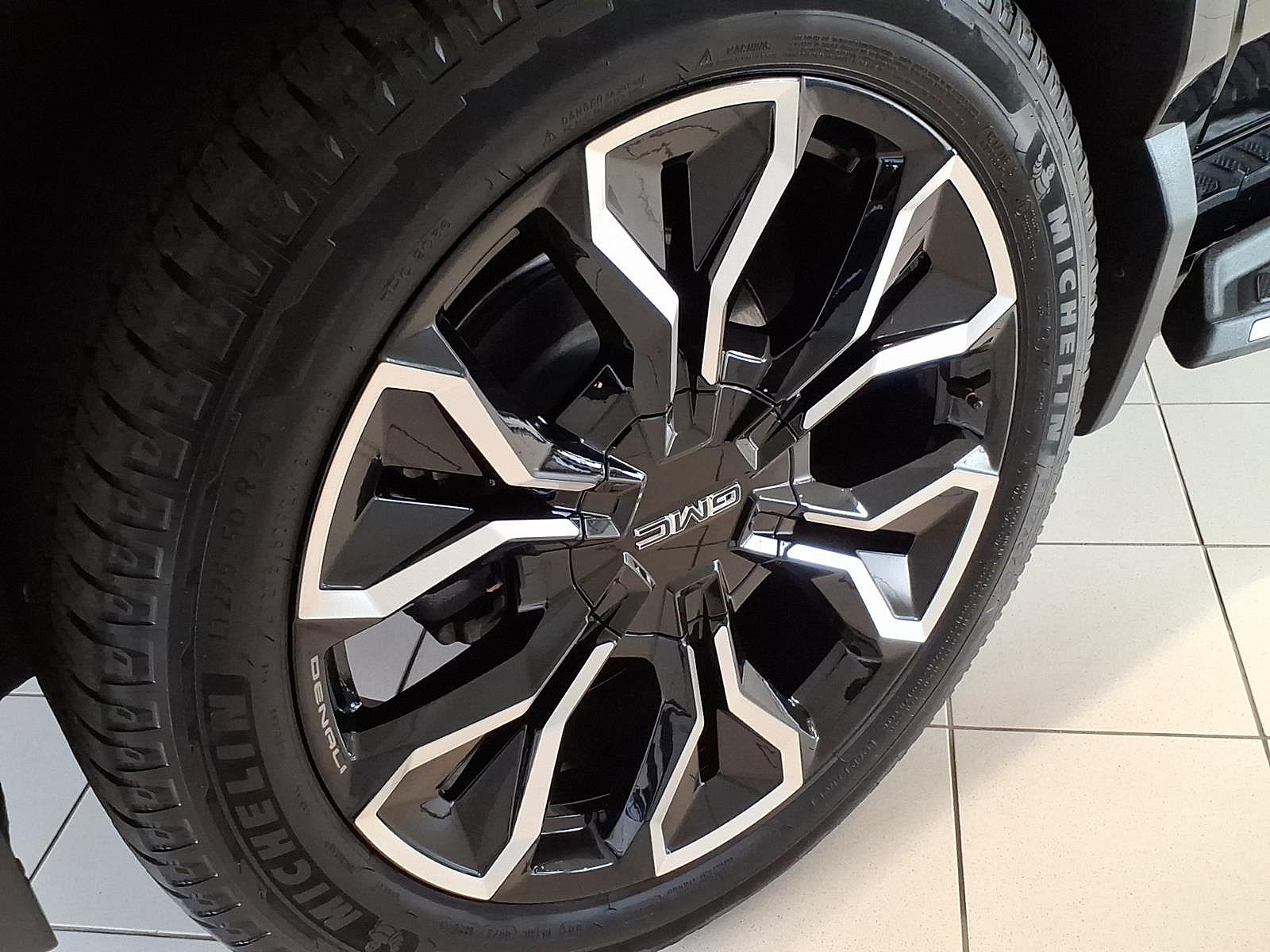 New 2025 GMC Sierra EV Denali AWD/4WD image 7