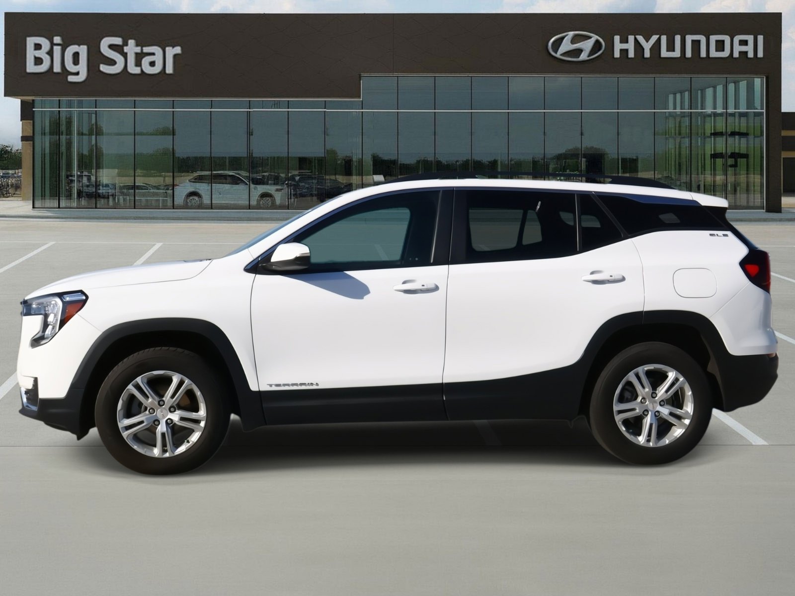 Used 2023 GMC Terrain SLE w/ Driver Convenience Package image 2