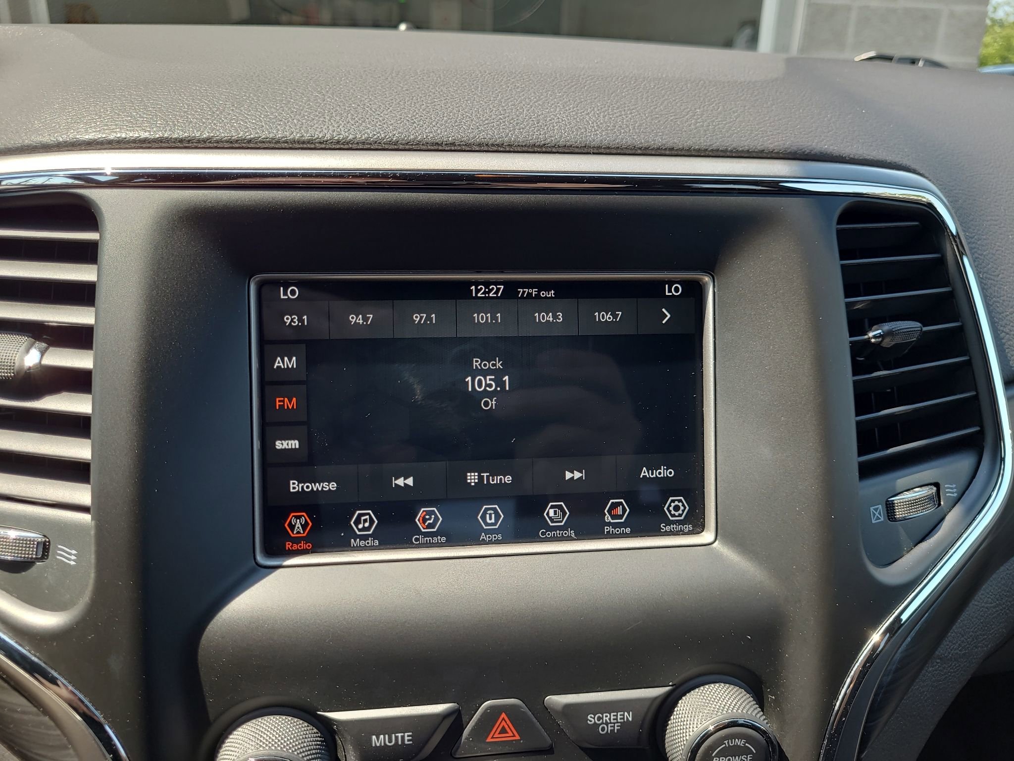 Used 2021 Jeep Grand Cherokee Laredo image 19