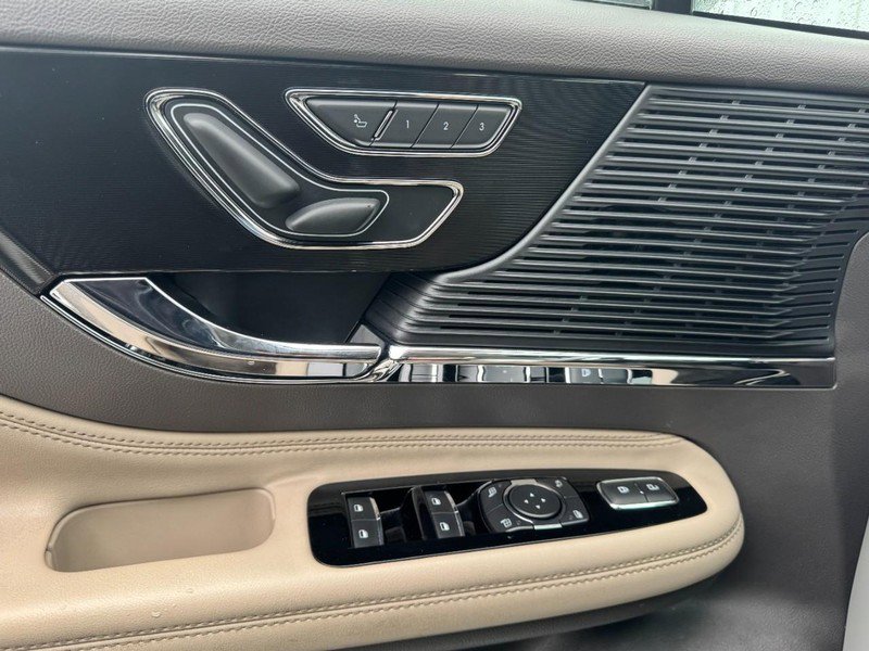 Certified 2022 Lincoln Corsair FWD w/ Equipment Group 101A image 25