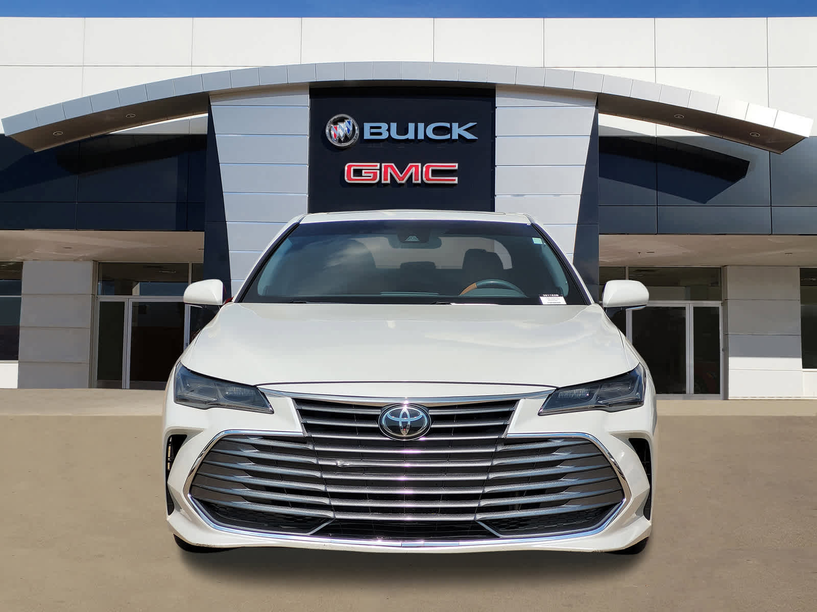 Used 2021 Toyota Avalon Limited image 2