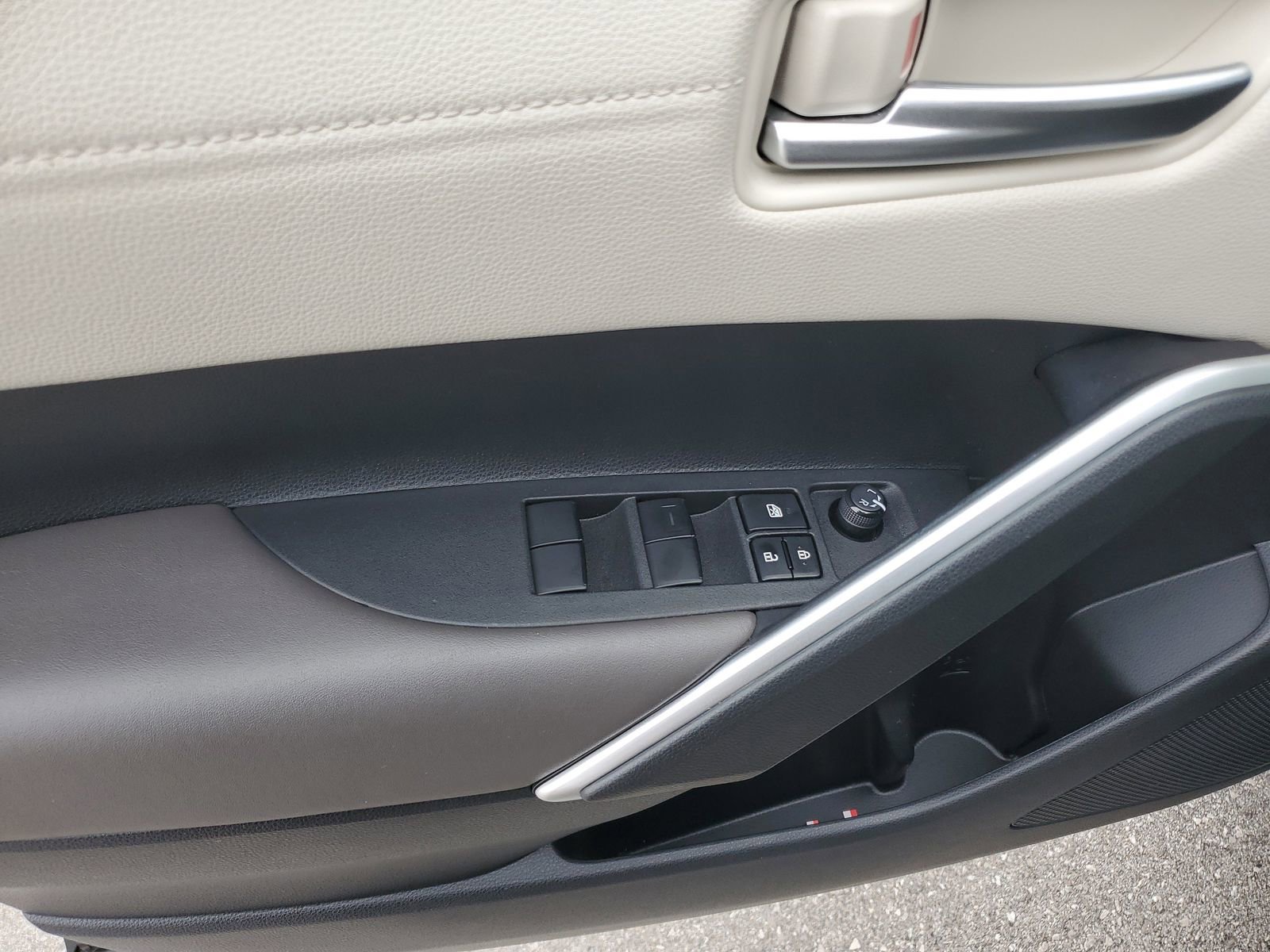 Certified 2023 Toyota Corolla Cross XLE w/ Convenience Package image 20