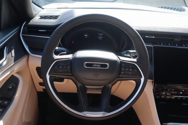 New 2025 Jeep Grand Cherokee Limited image 4