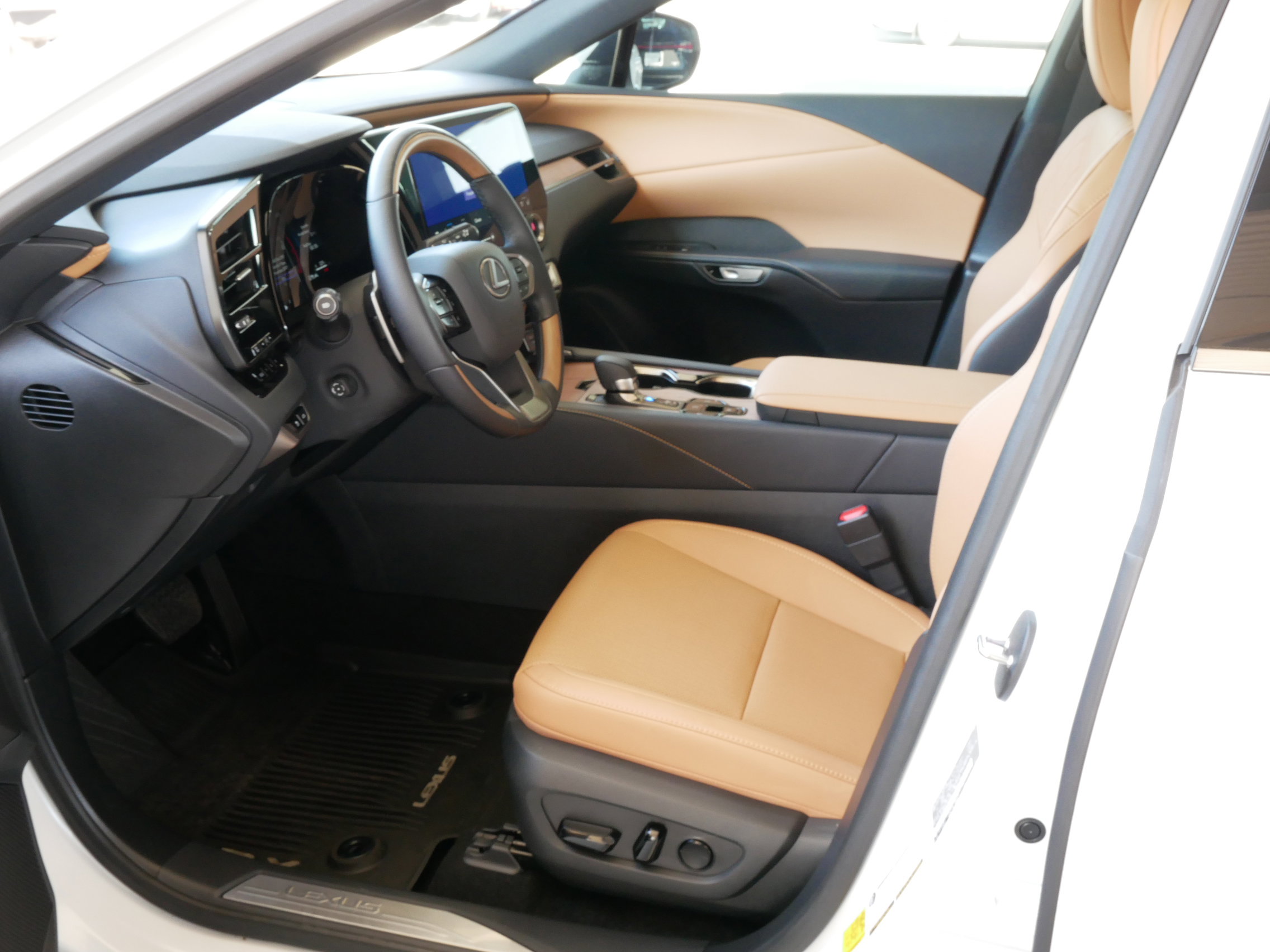 Used 2025 Lexus RX 350 Premium FWD image 4