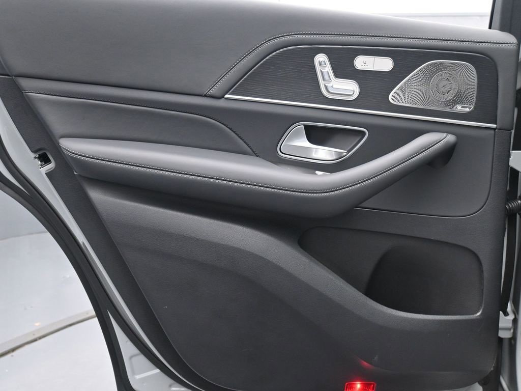 Used 2024 Mercedes-Benz GLS 580 4MATIC image 19