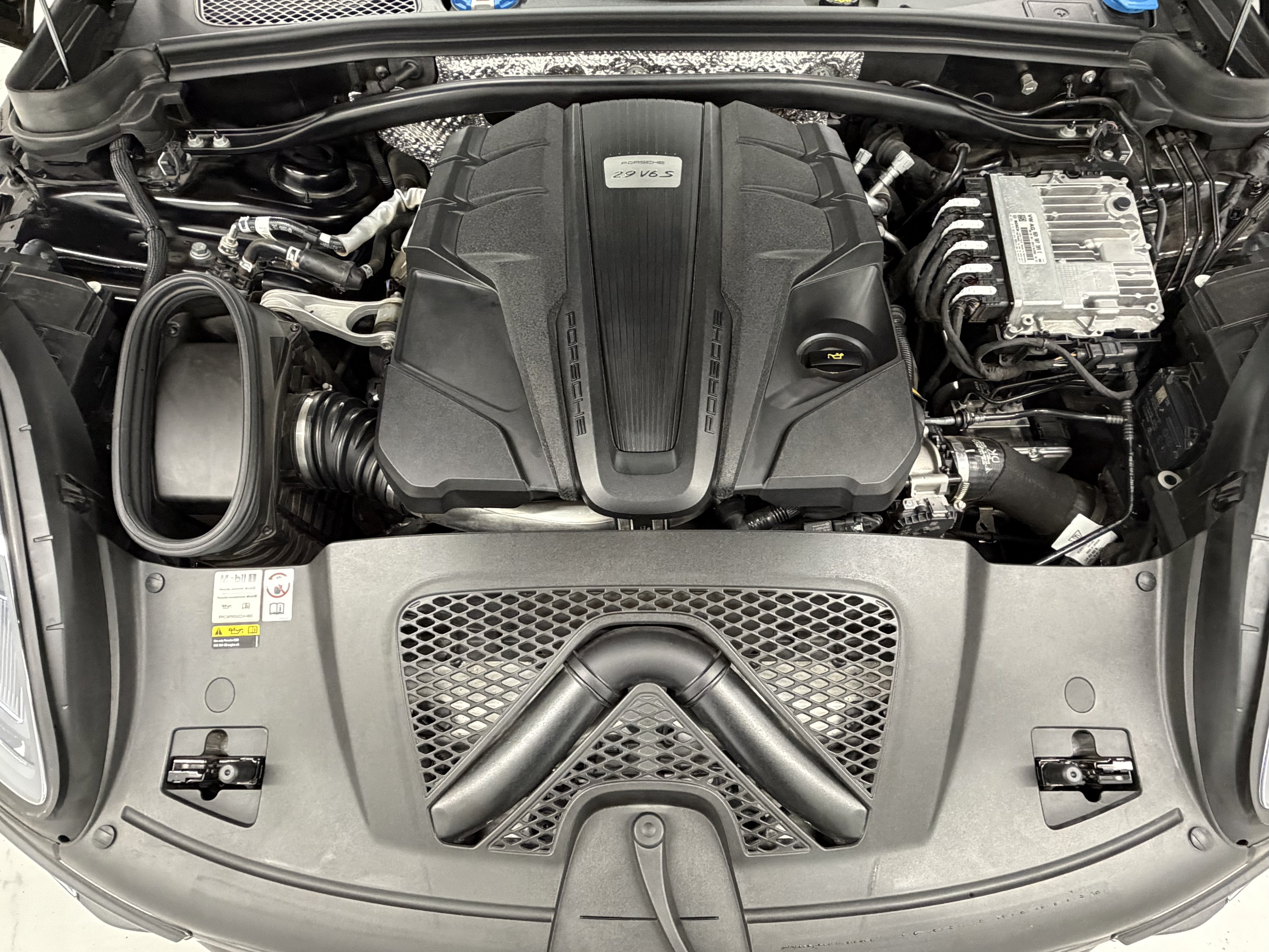 Certified 2023 Porsche Macan S AWD/4WD image 61