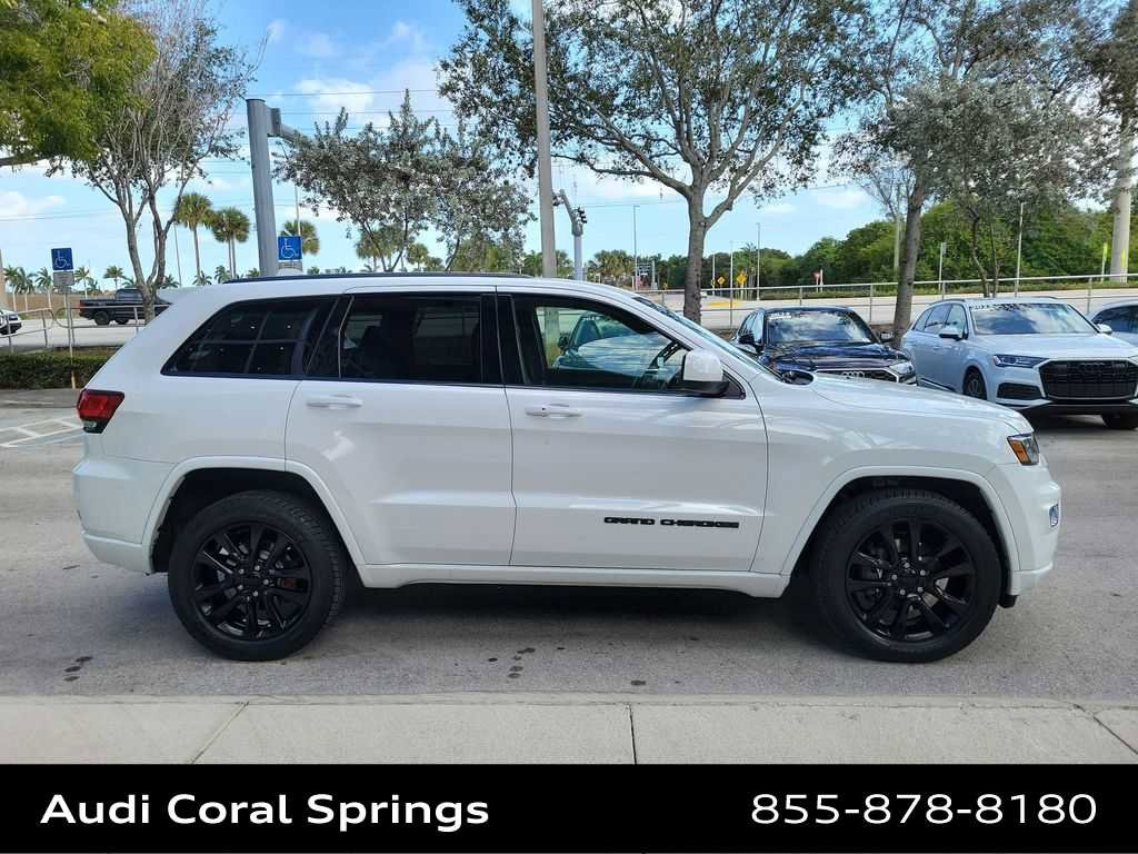Used 2019 Jeep Grand Cherokee Altitude AWD/4WD image 9