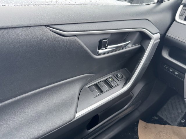 Used 2025 Toyota RAV4 XLE image 31