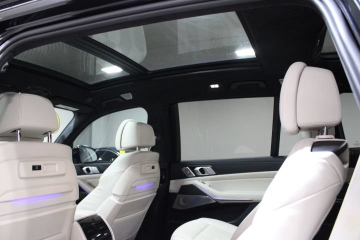 Used 2021 BMW X7 M50i w/ Dynamic Handling Package AWD/4WD image 3