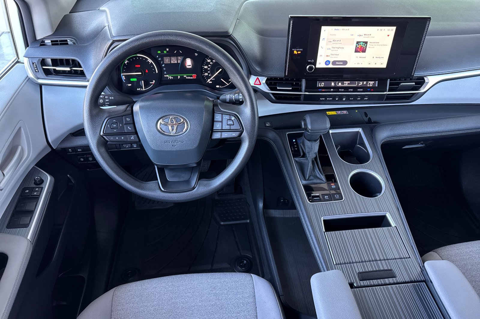Used 2026 Toyota Sienna LE FWD image 18