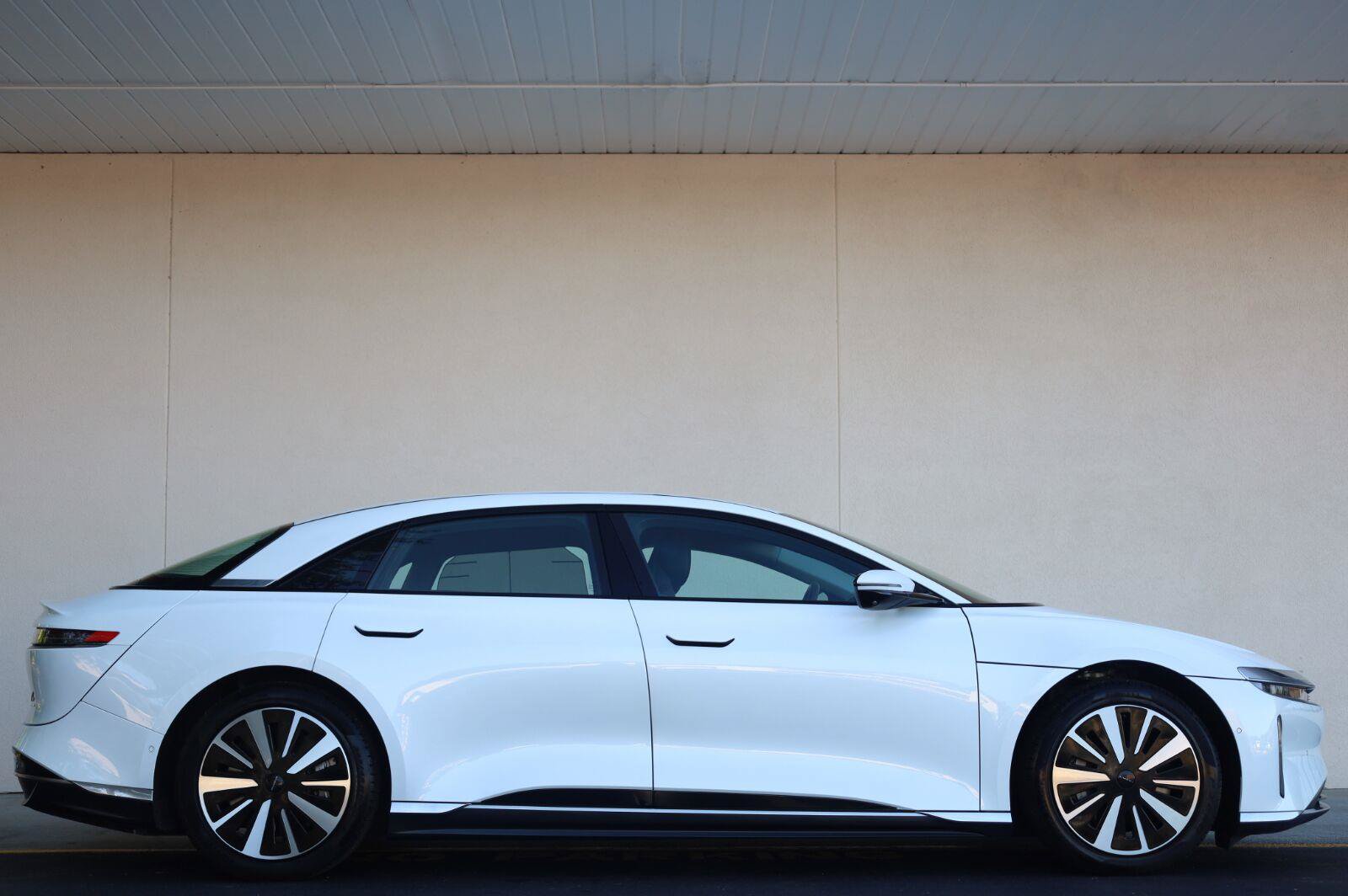 Used 2025 Lucid Air Touring AWD/4WD image 2