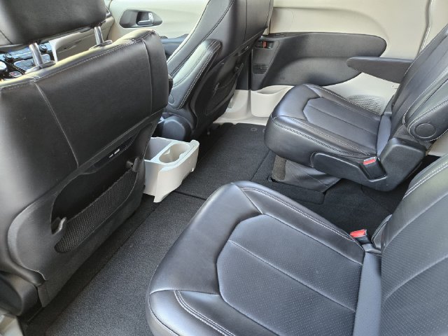 Used 2024 Chrysler Pacifica Touring-L FWD image 29