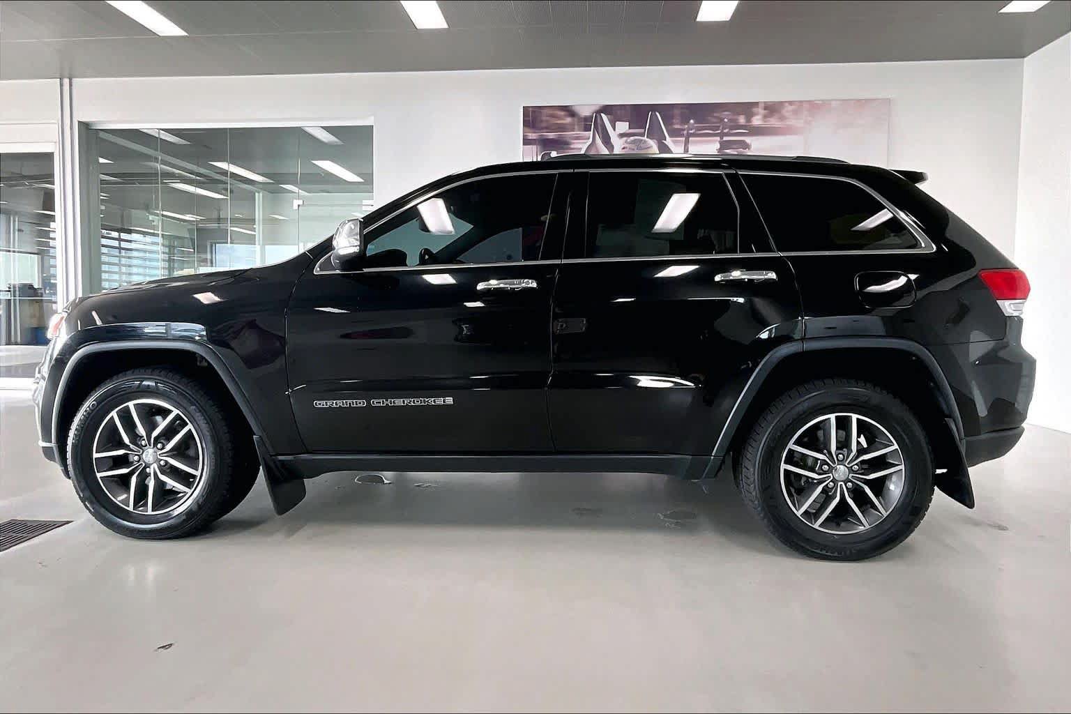 Used 2018 Jeep Grand Cherokee Limited AWD/4WD image 3