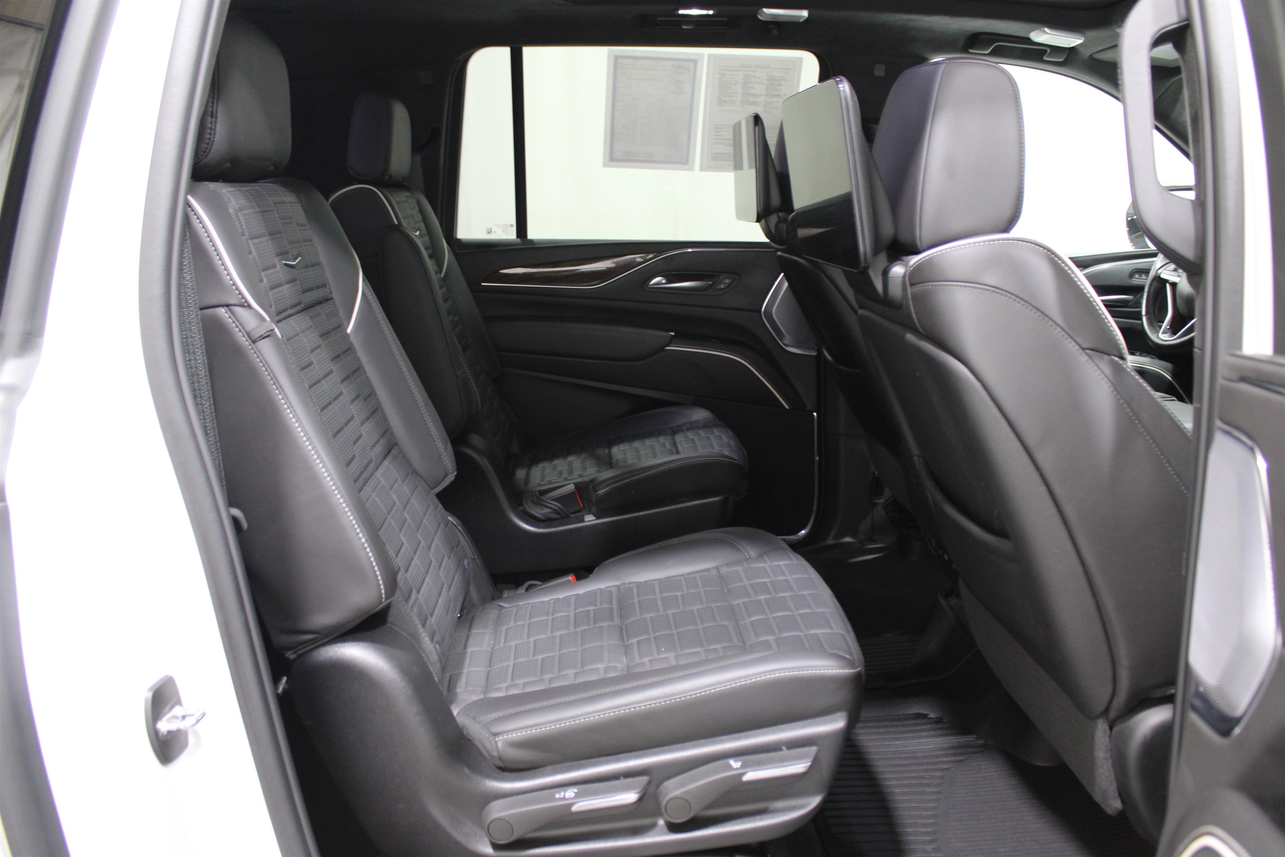 Certified 2024 Cadillac Escalade ESV Sport Platinum image 35