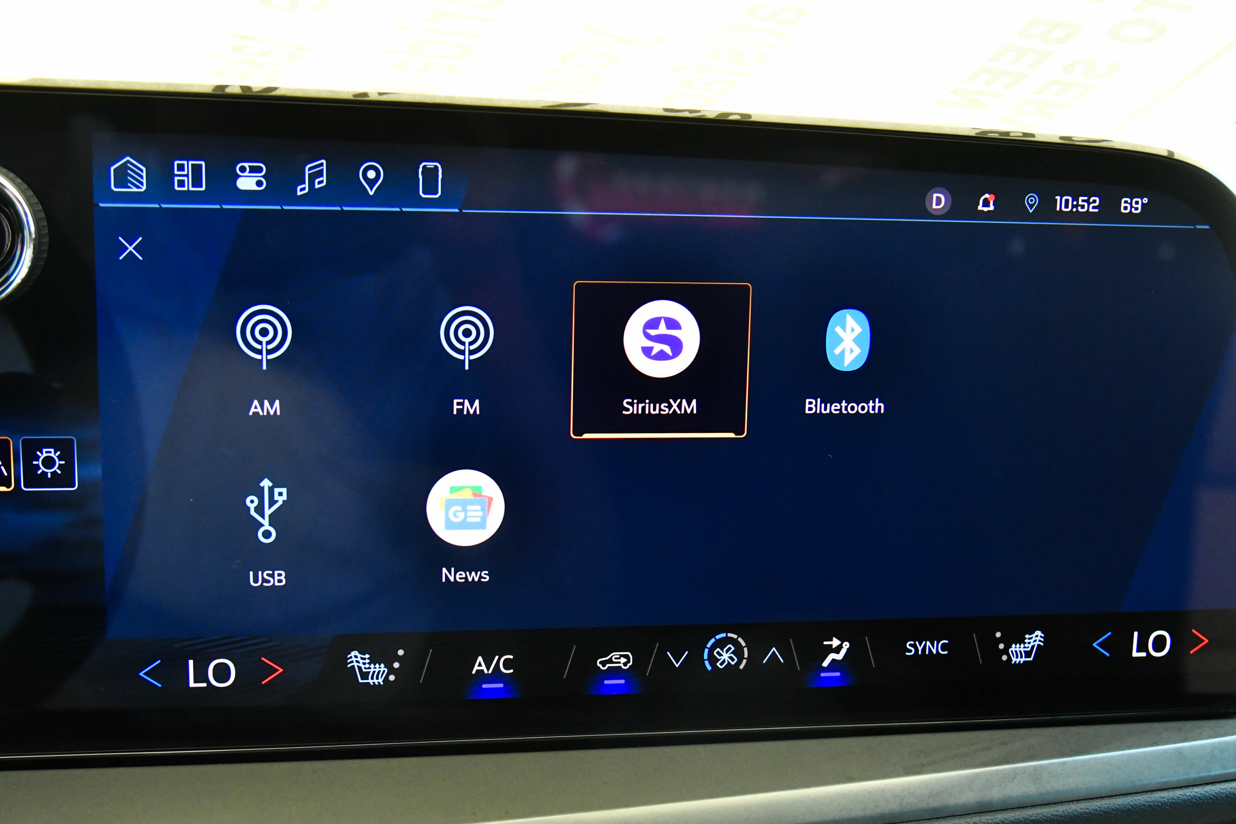 Used 2024 Chevrolet Traverse LT FWD image 30
