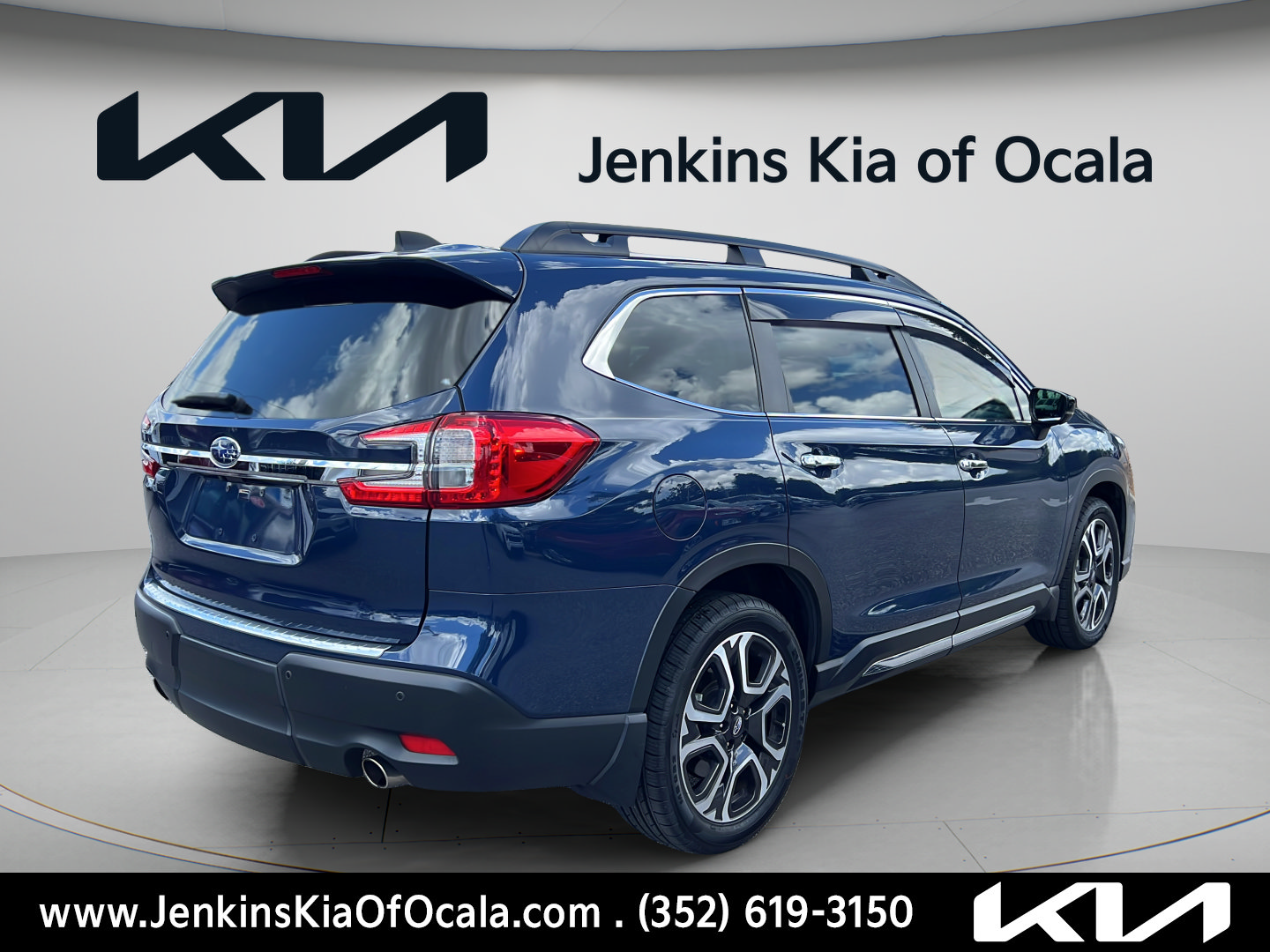 Used 2024 Subaru Ascent Touring AWD/4WD image 3