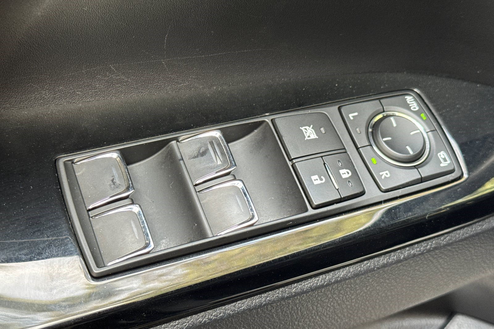 Used 2020 Lexus LX 570 4WD w/ Sport Package image 14